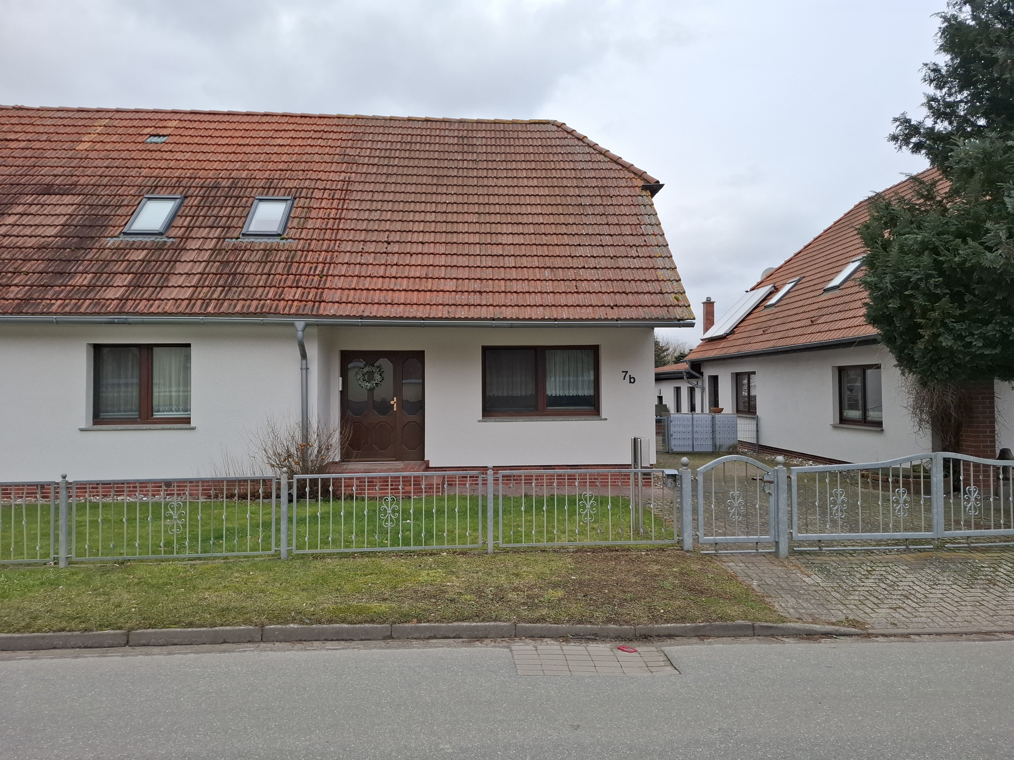 Strassenansicht_Wohnhaus.jpg